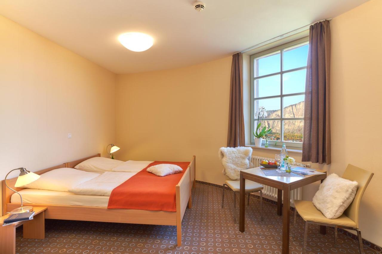 Ev.Familienferien-Und Bildungsstaette Ebernburg Hotel บาด มุนสเตอร์ อัม ชไตน์ เอเบิร์นบวร์ก ภายนอก รูปภาพ